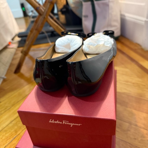 Ferragamo Varina Ballet Flats - size 9 - Picture 3 of 10